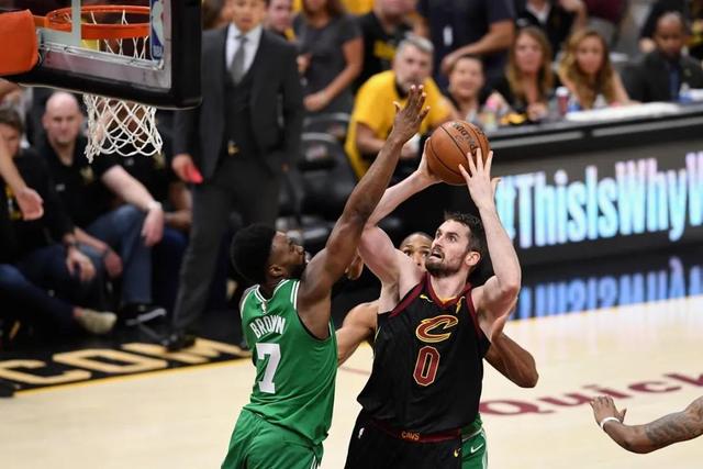 曼联锋无力难阻纽卡争4 数据示喜鹊军团2-1取胜